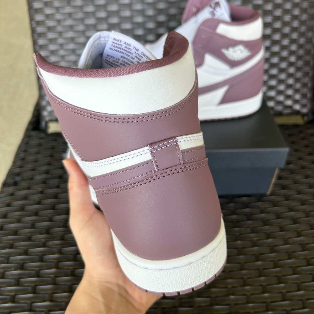 AIR JORDAN 1 RETRO OG HIGH MAUVE Size 13 - Picture 3 of 5